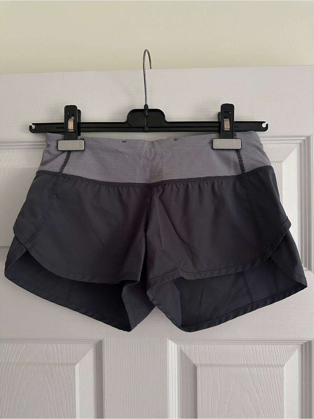 Size 2 Lululemon Women’s Lot of 2 Speed Up 2.5” & Run Speed Shorts Black Red - Picture 4 of 11